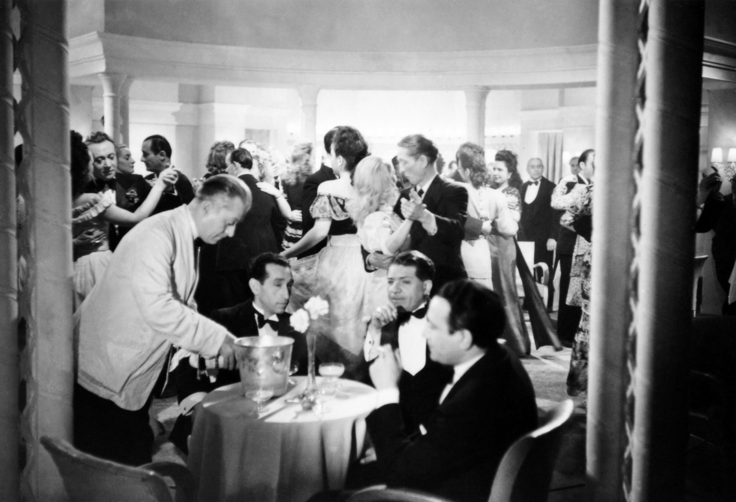 1946.06FilmDestinsDansClubNum015