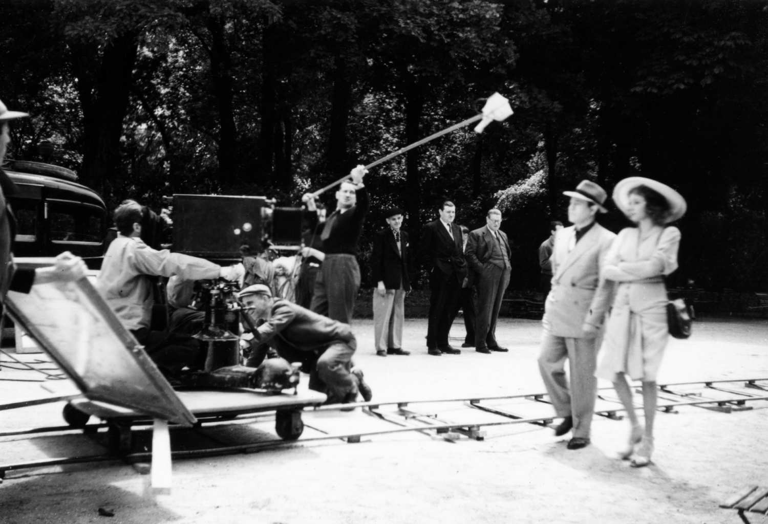 1946.06FilmDestinsParcMonceauNum003