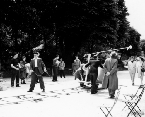 1946.06FilmDestinsParcMonceauNum004