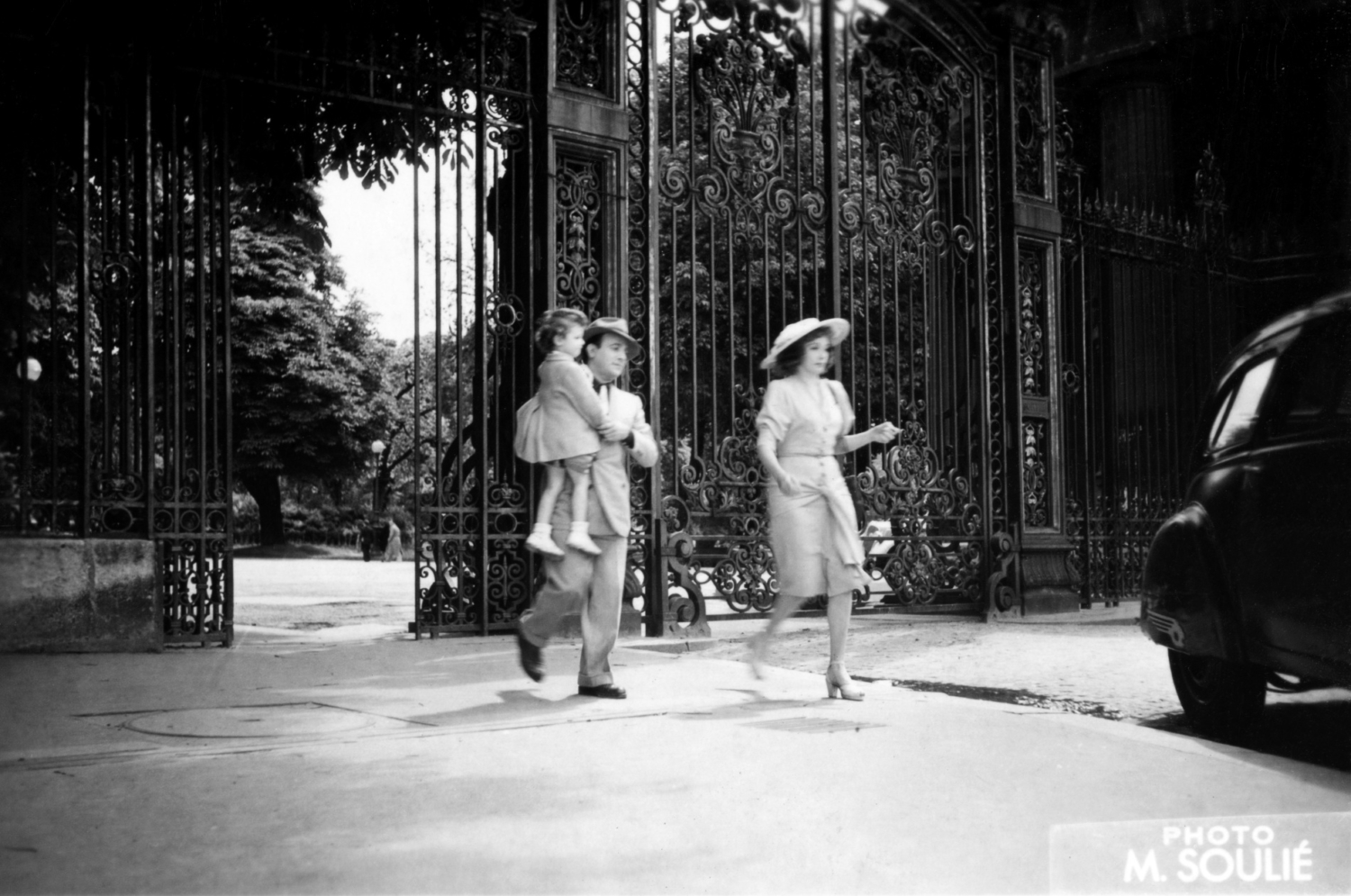 1946.06FilmDestinsParcMonceauNum006