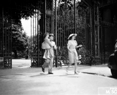 1946.06FilmDestinsParcMonceauNum006