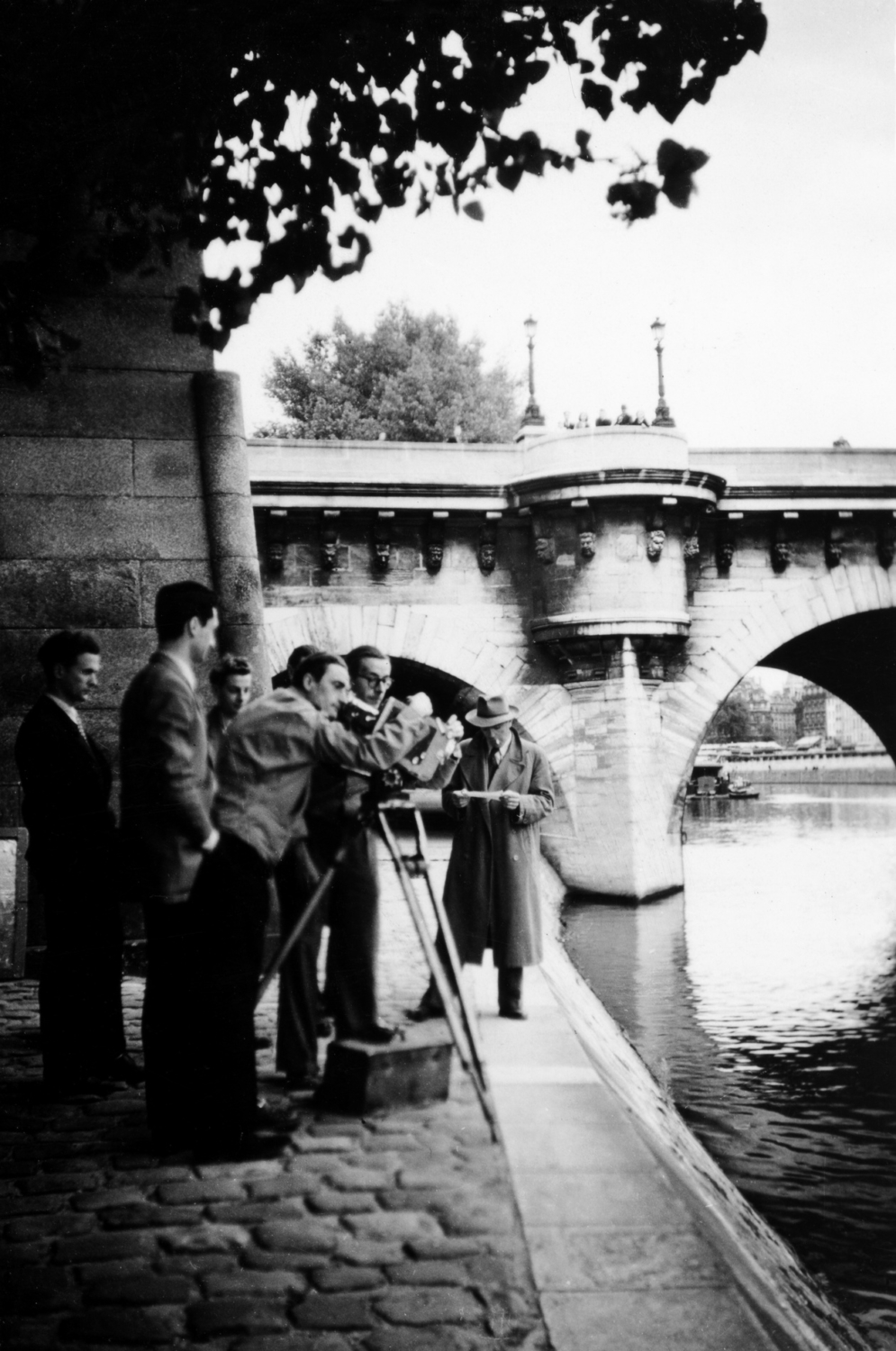 1946.06FilmDestinsPontNeufNum001