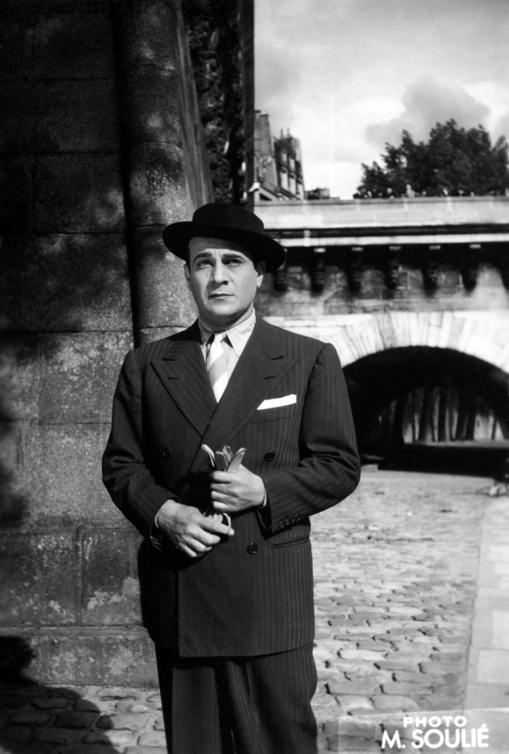1946.06FilmDestinsPontNeufNum004