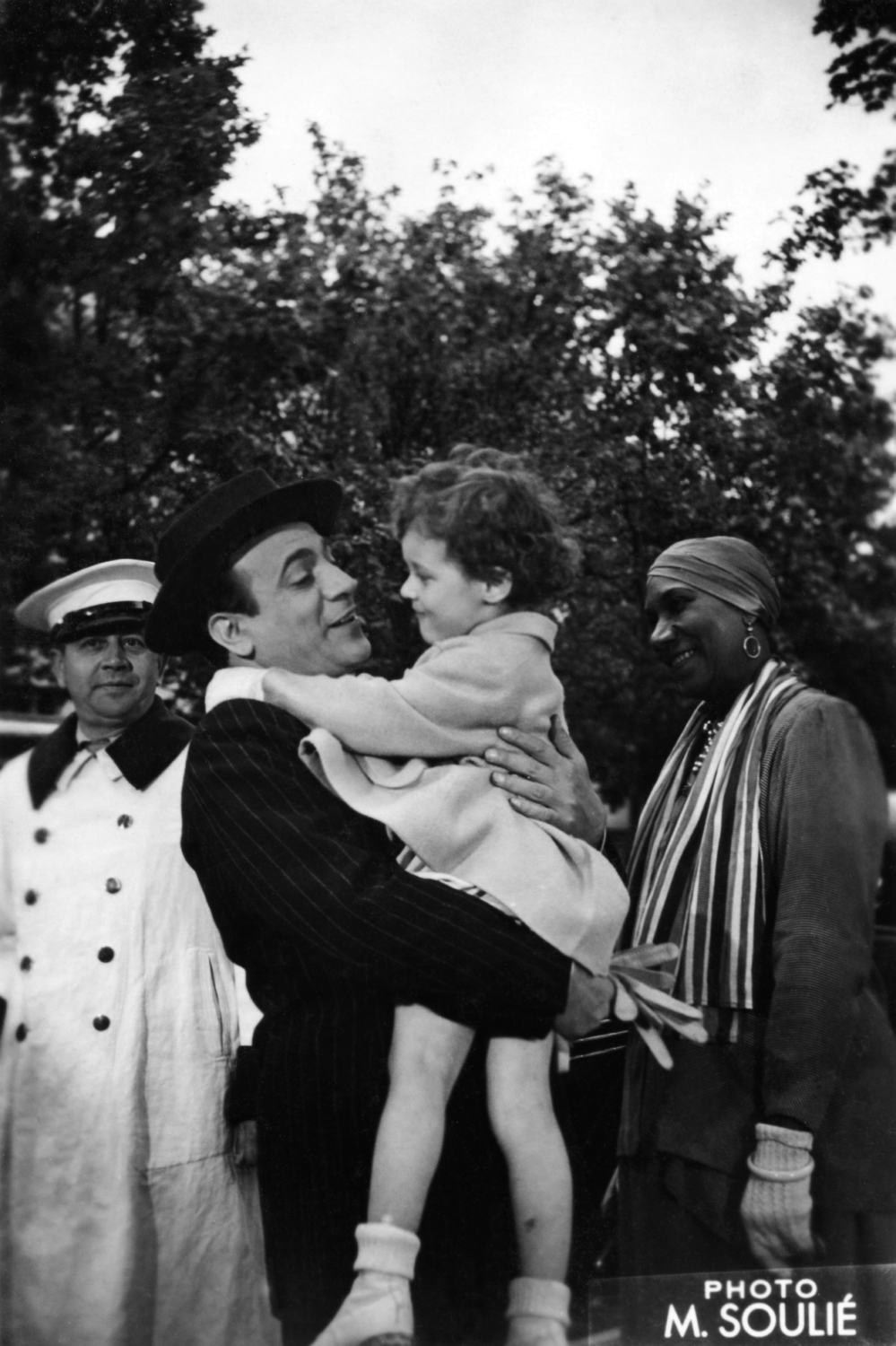 1946.06FilmDestinsTinoRecuperelEnfantNum001