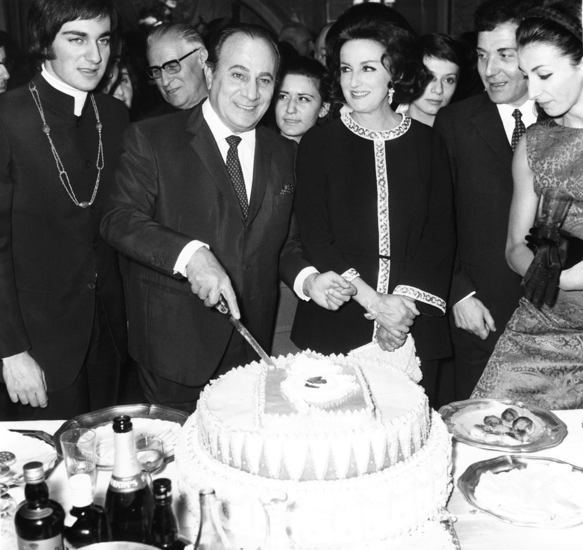1968.12.03MaximsTinoRossiFeteSes35AnsDeCarriere001