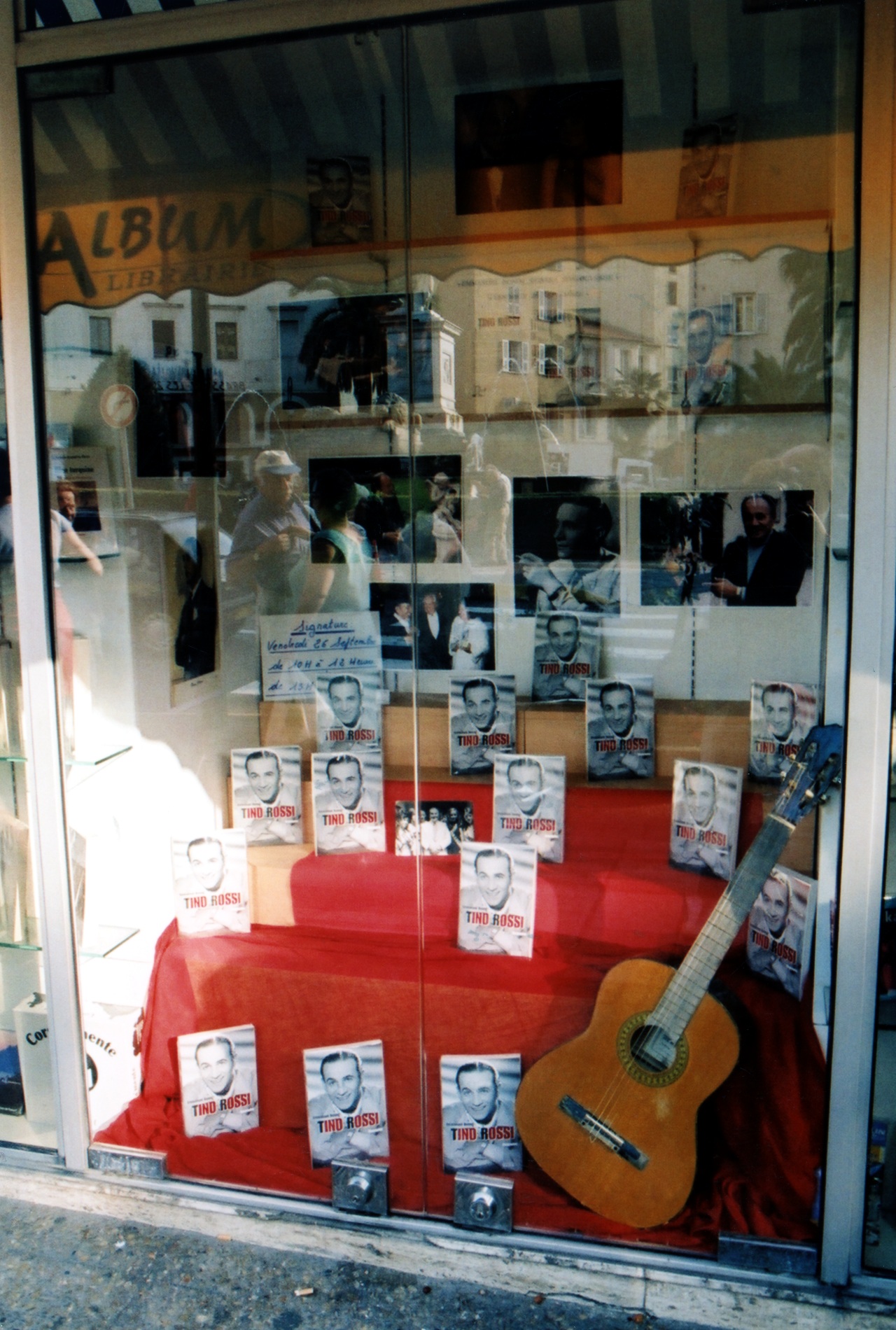 2003.09.26LibrairieAlbumAjaccioTR001