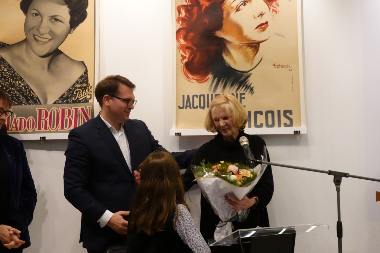 Riz2022.11.30InaugurationVoixdOrDu17eDiscoursBouquetFleurs-04