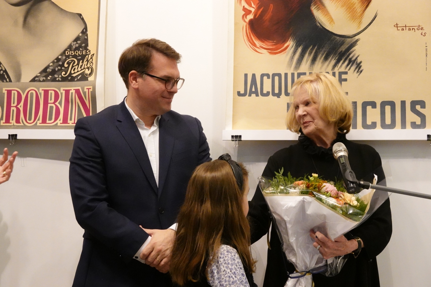 Riz2022.11.30InaugurationVoixdOrDu17eDiscoursBouquetFleurs-07