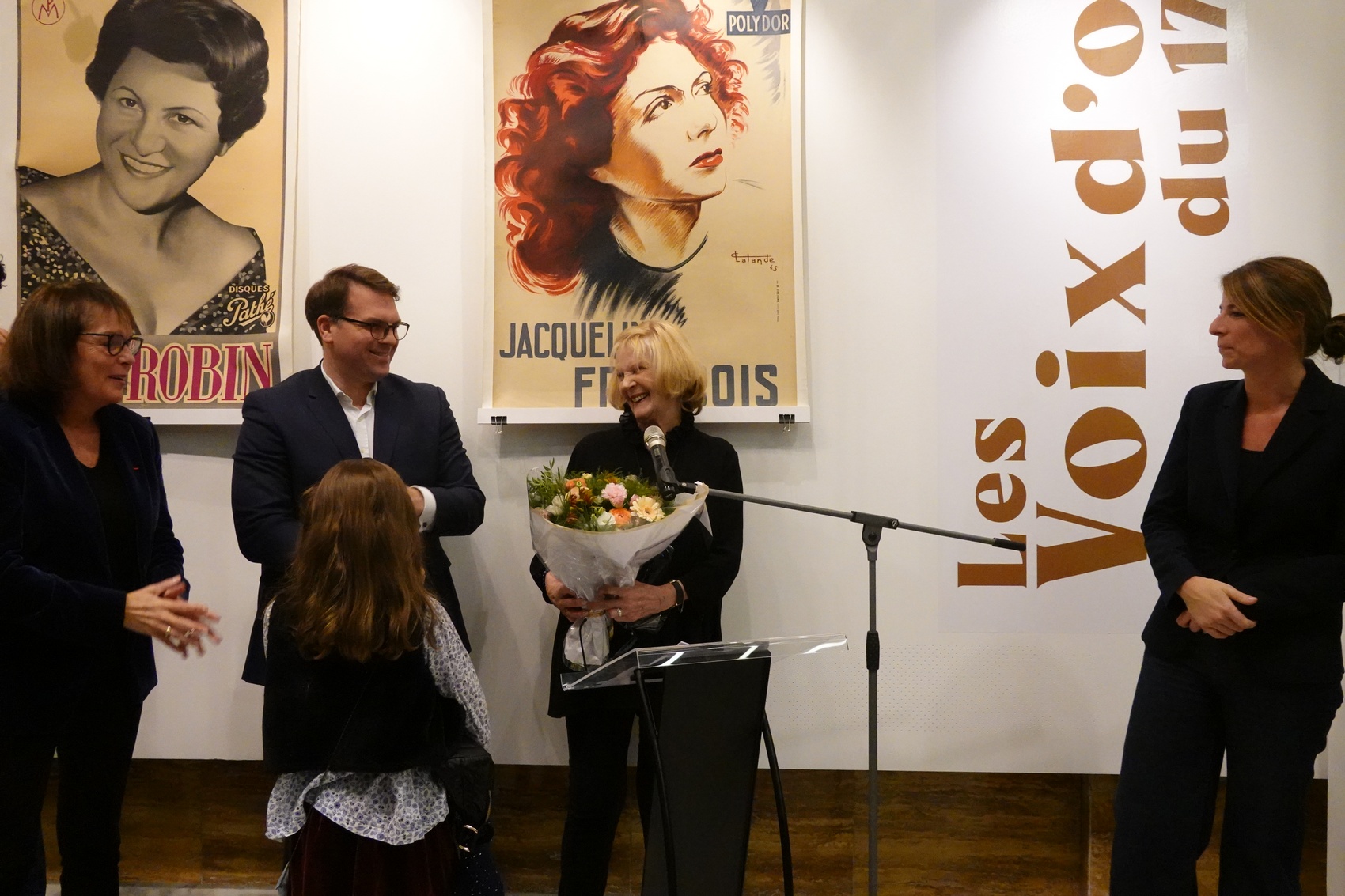 Riz2022.11.30InaugurationVoixdOrDu17eDiscoursBouquetFleurs-12