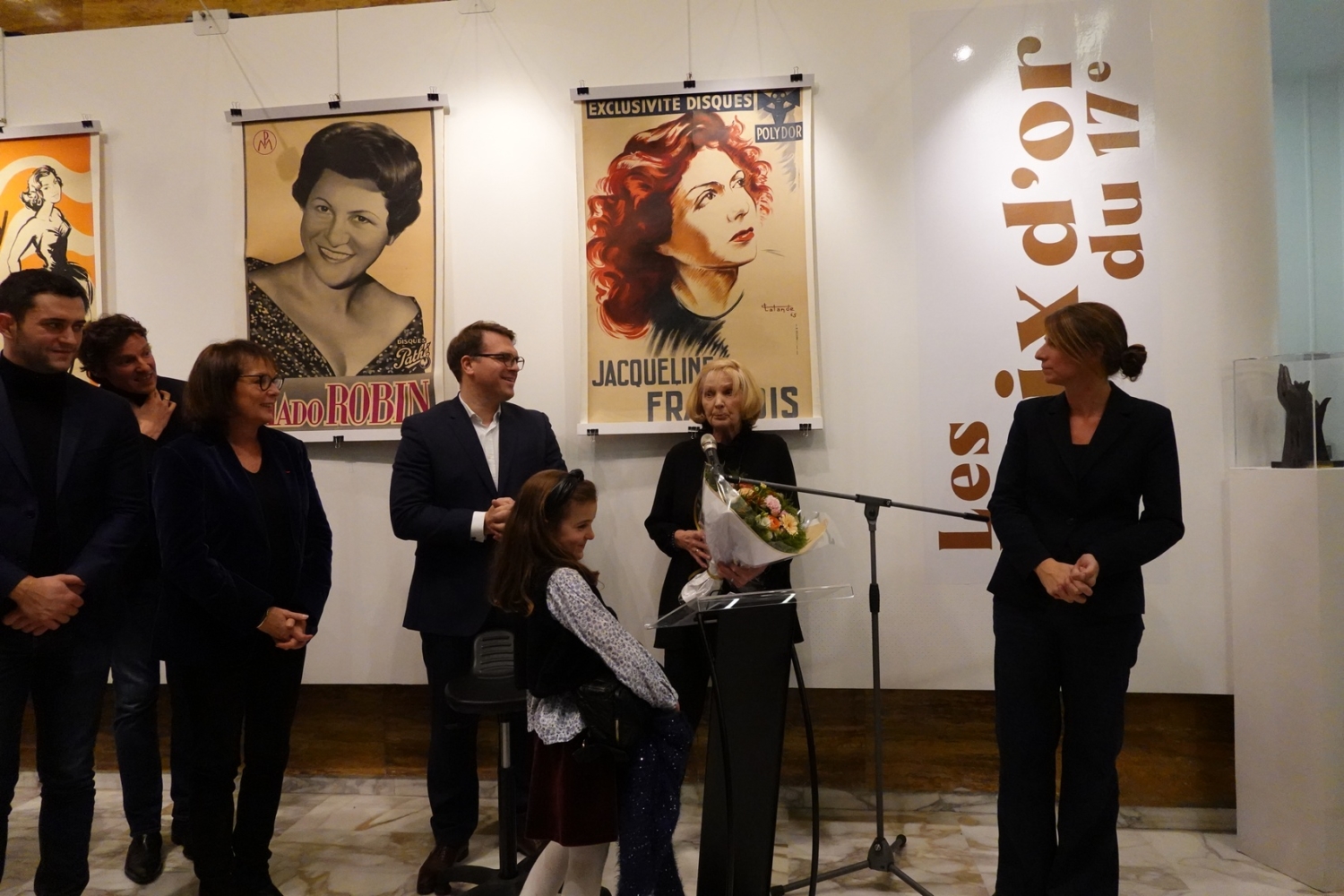 Riz2022.11.30InaugurationVoixdOrDu17eDiscoursBouquetFleurs-15