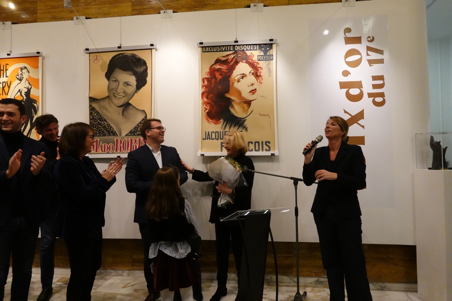 Riz2022.11.30InaugurationVoixdOrDu17eDiscoursBouquetFleurs-17