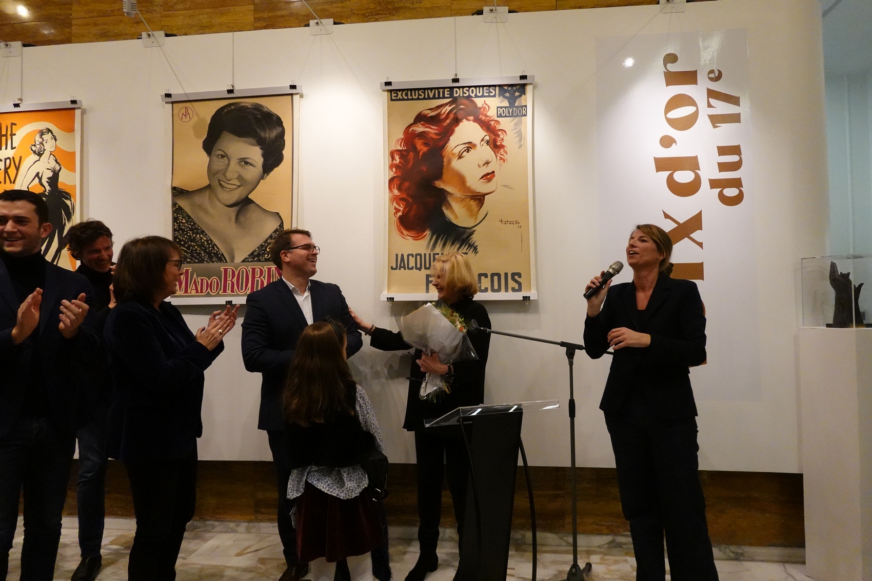 Riz2022.11.30InaugurationVoixdOrDu17eDiscoursBouquetFleurs-17