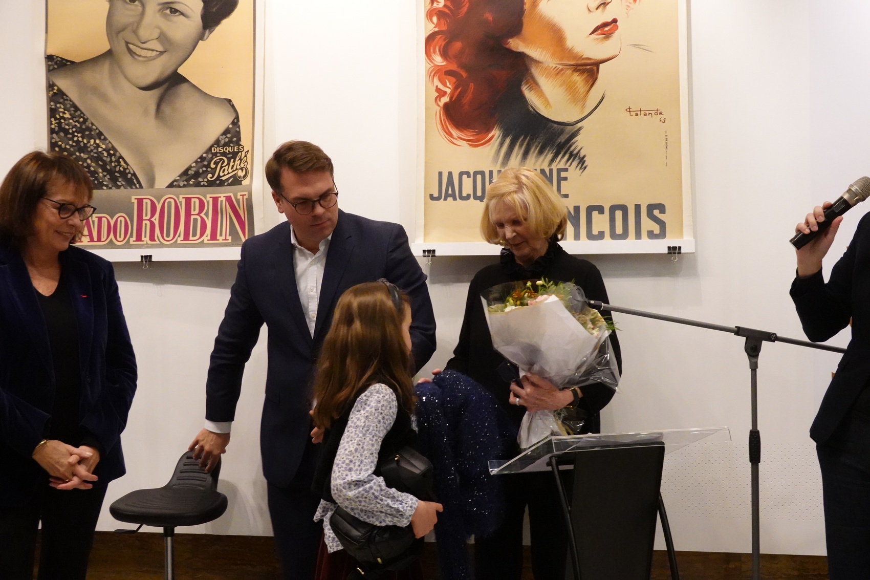 Riz2022.11.30InaugurationVoixdOrDu17eDiscoursBouquetFleurs-20