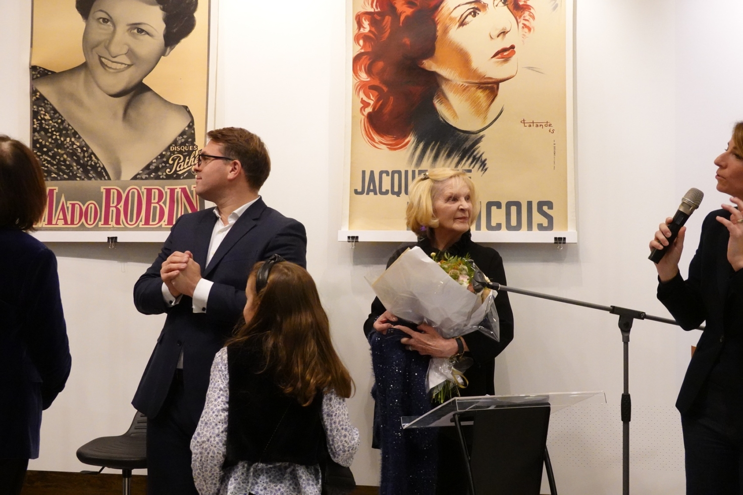 Riz2022.11.30InaugurationVoixdOrDu17eDiscoursBouquetFleurs-22