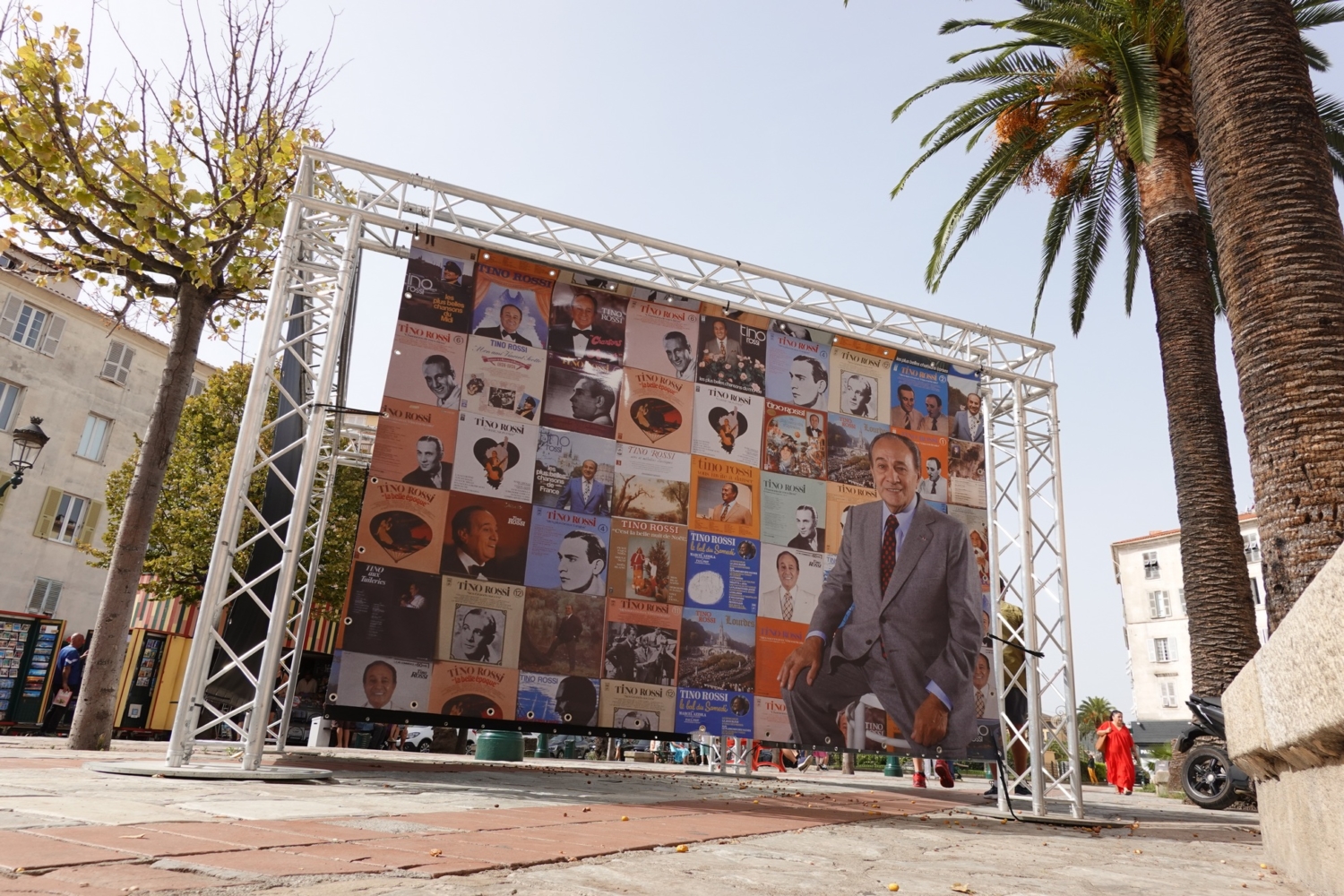 Riz2023.09.17ExpositionPhotosTinoRossi40AnsAjaccioPlaceFoch-001
