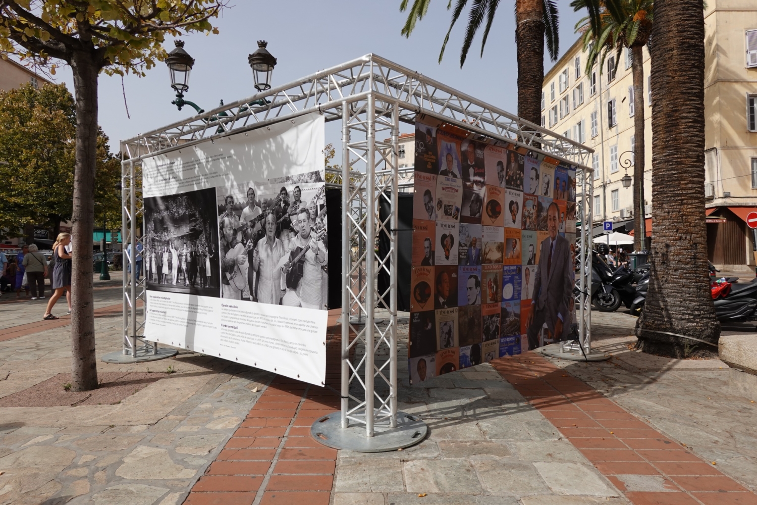 Riz2023.09.17ExpositionPhotosTinoRossi40AnsAjaccioPlaceFoch-144