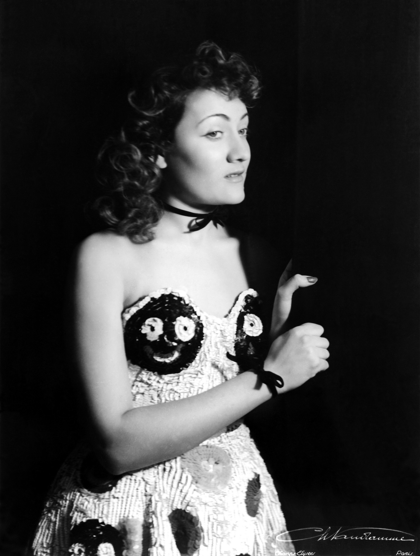 1948.04PierretteRossiTheatreLaBruyereDansBranquignolNum001