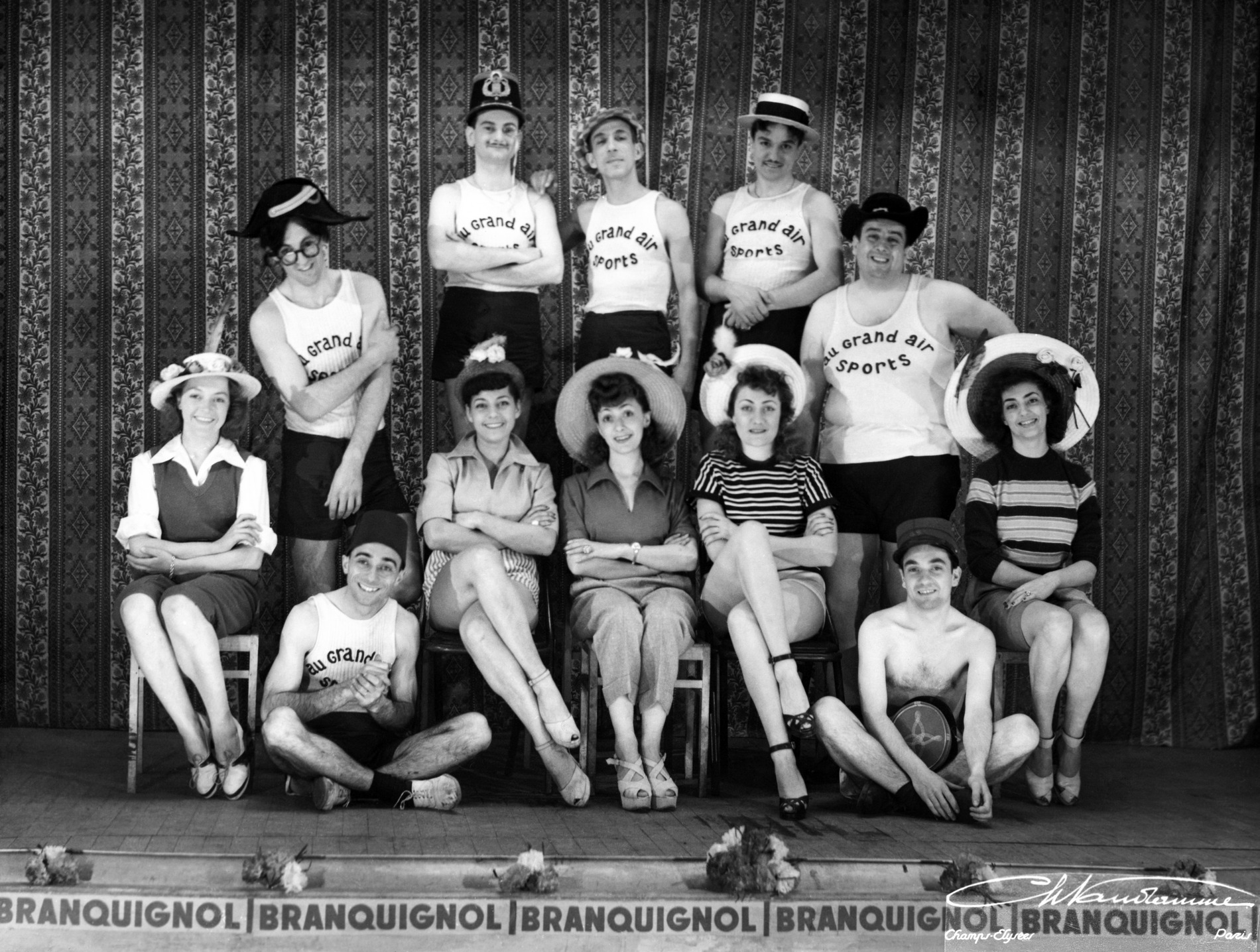 1948.04PierretteRossiTheatreLaBruyereDansBranquignolNum002