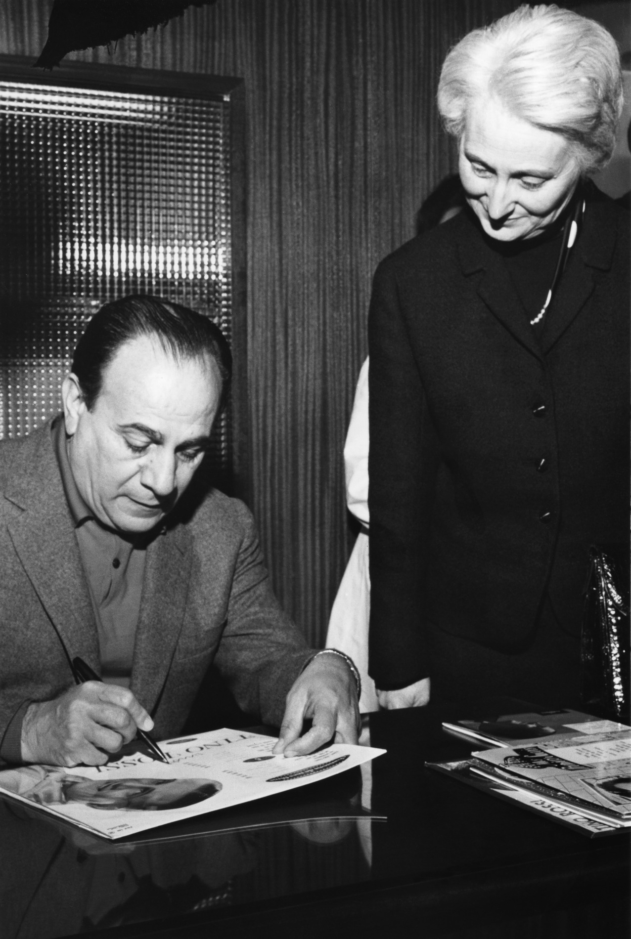 1964.12.10LeTempsDesGuitaresDedicaceSaintQuentinDanslAisneNum001