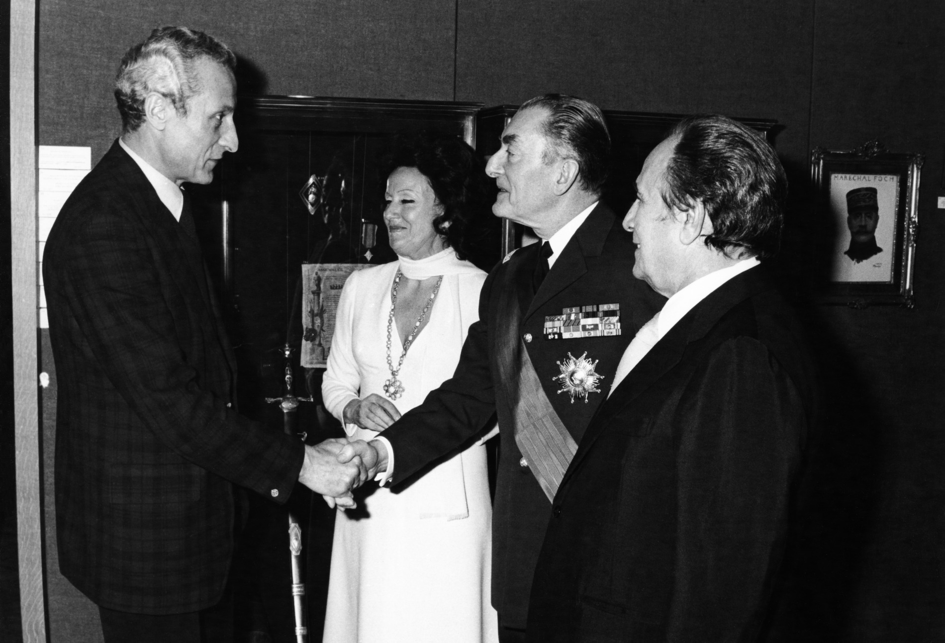 1976.02.10TinoRossiOfficierLegiondHonneur001