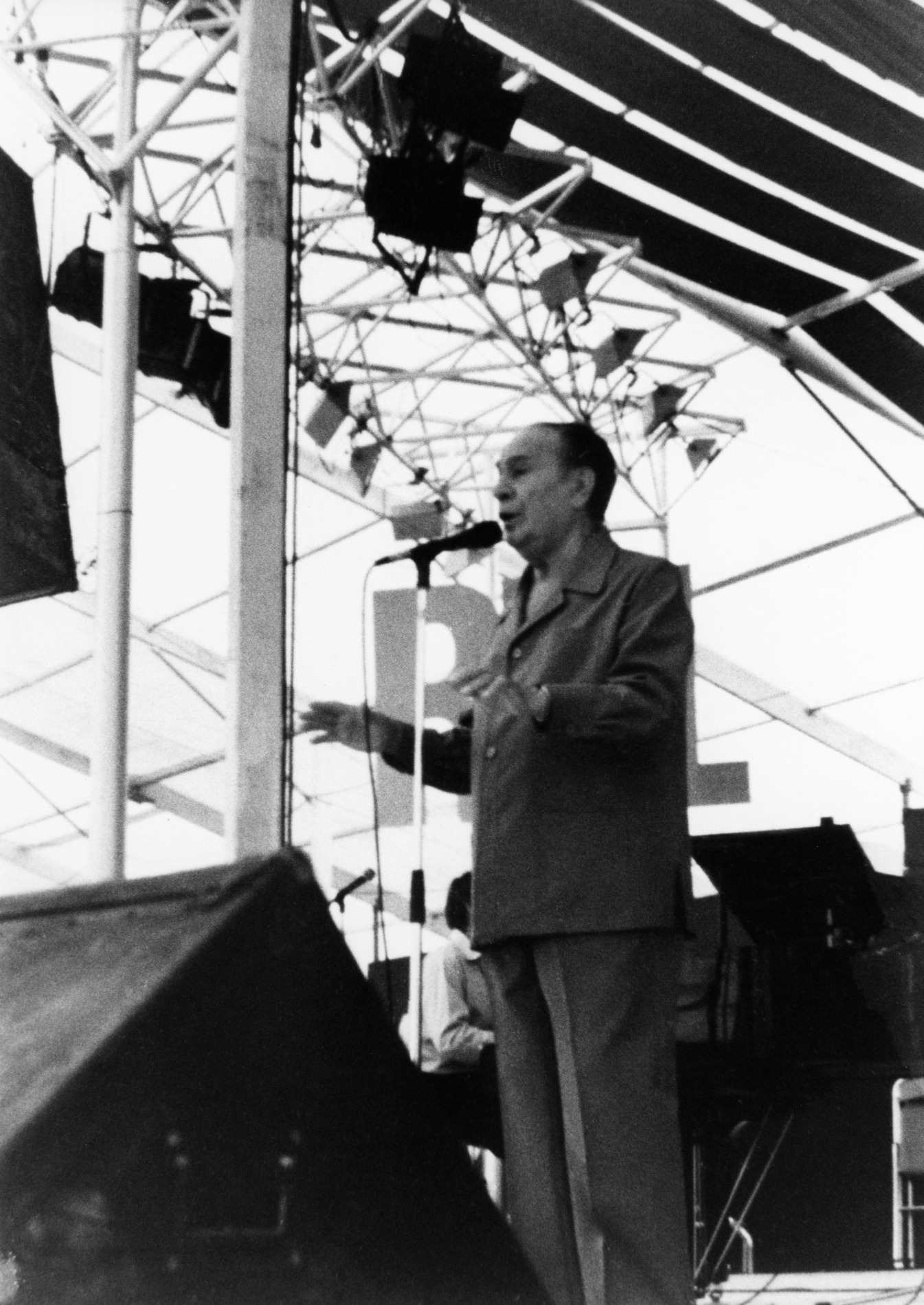1982.07.18TinoRossiKermesseBiereMaubeugeNum001
