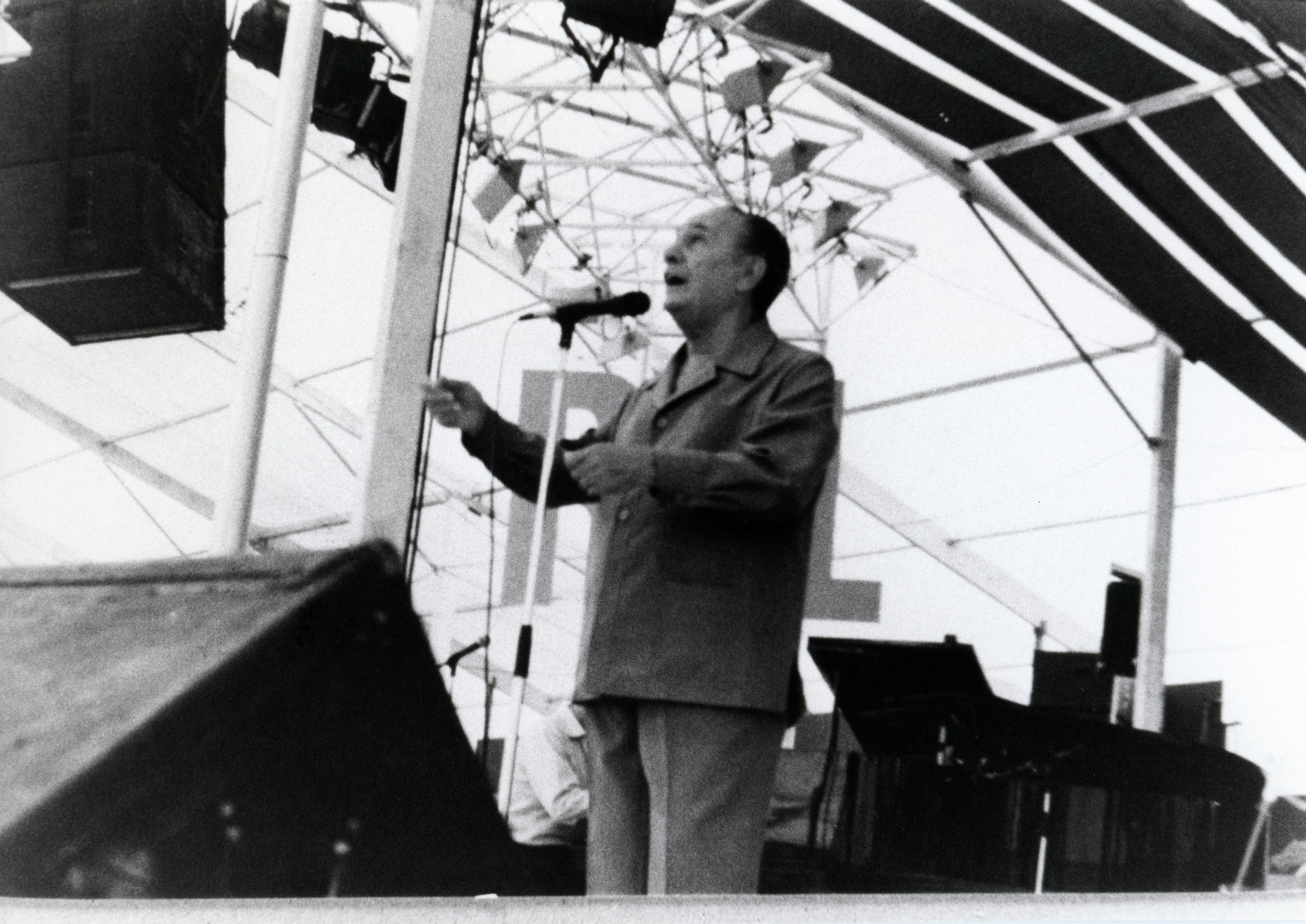 1982.07.18TinoRossiKermesseBiereMaubeugeNum002