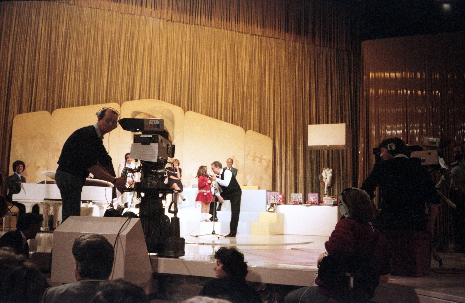 1982.10.09EcoleDesFansTinoRossiNum09Pch