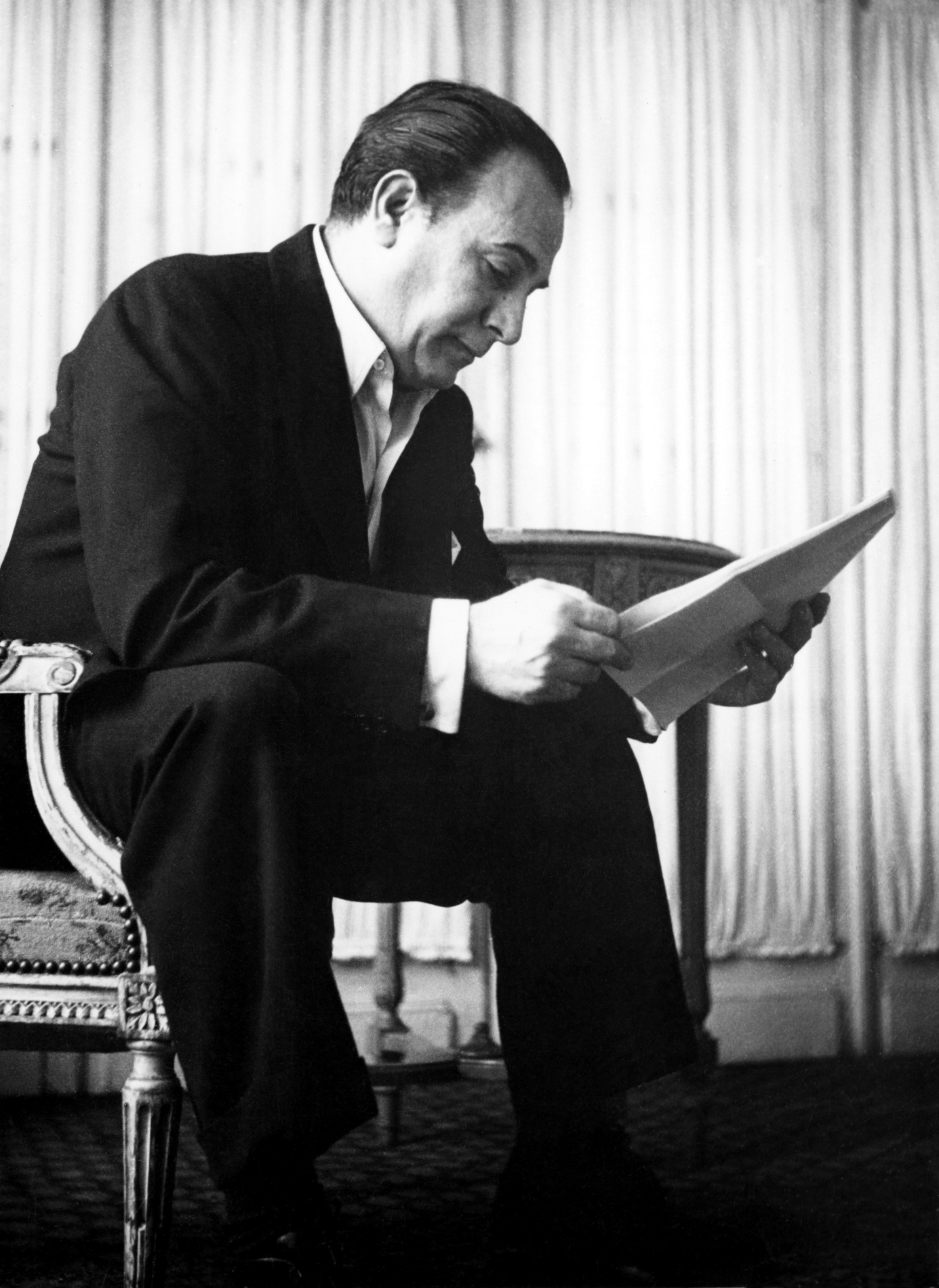 1949.11TinoRossiEtLaurent18MoisNum003