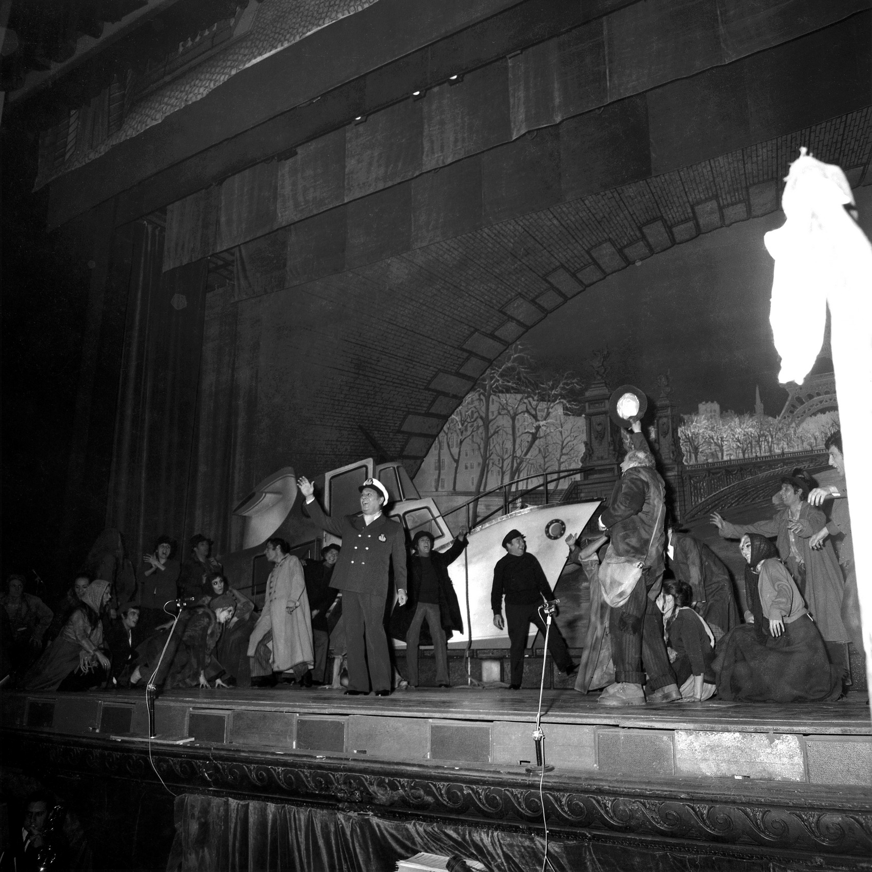 1969.10.30MarchandDeSoleilActe1TinoRossiNum04