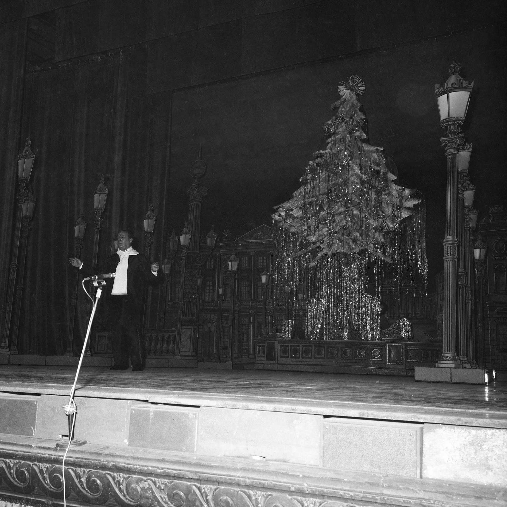 1969.10.30MarchandDeSoleilActe2TinoRossiNum22