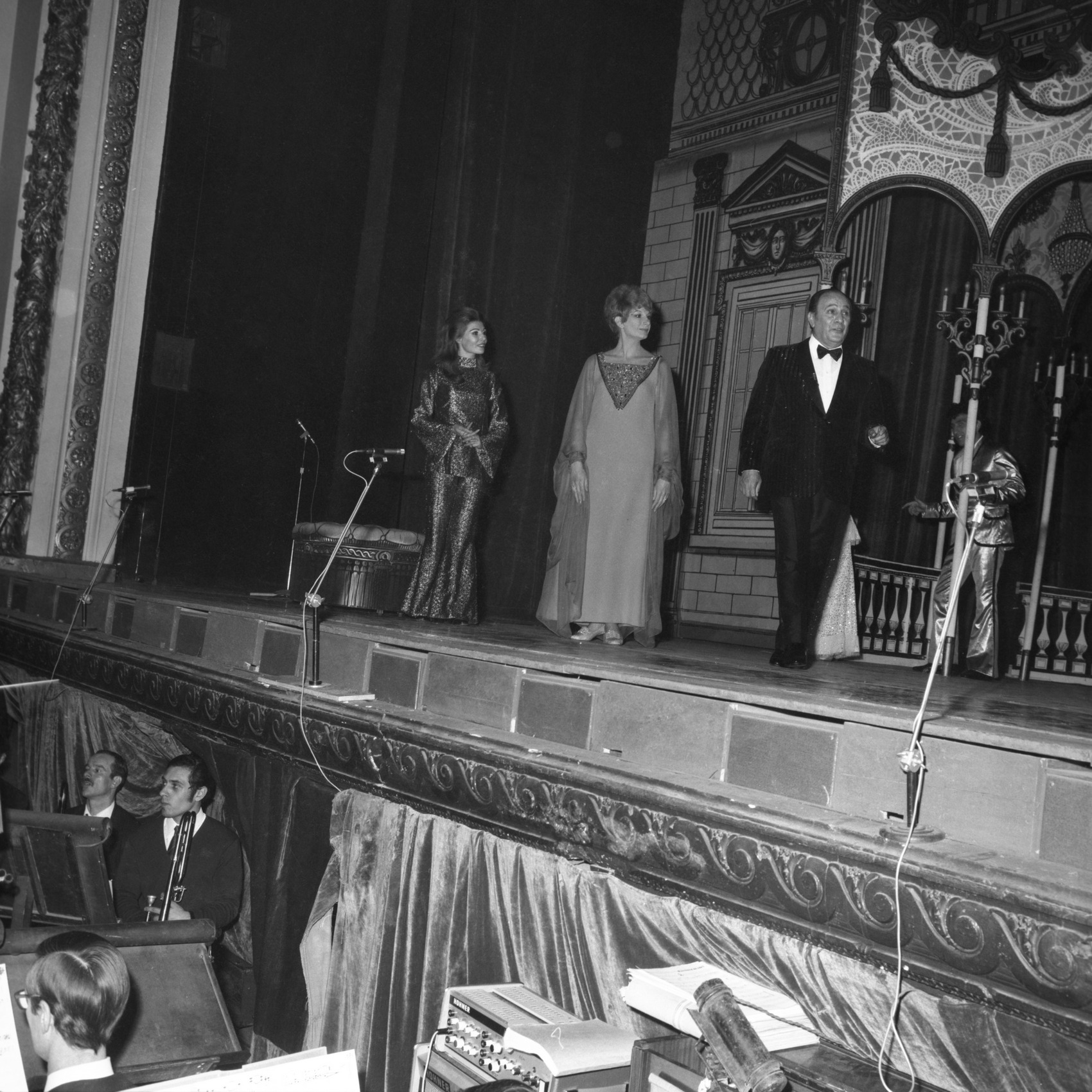1969.10.30MarchandDeSoleilActe2TinoRossiNum29