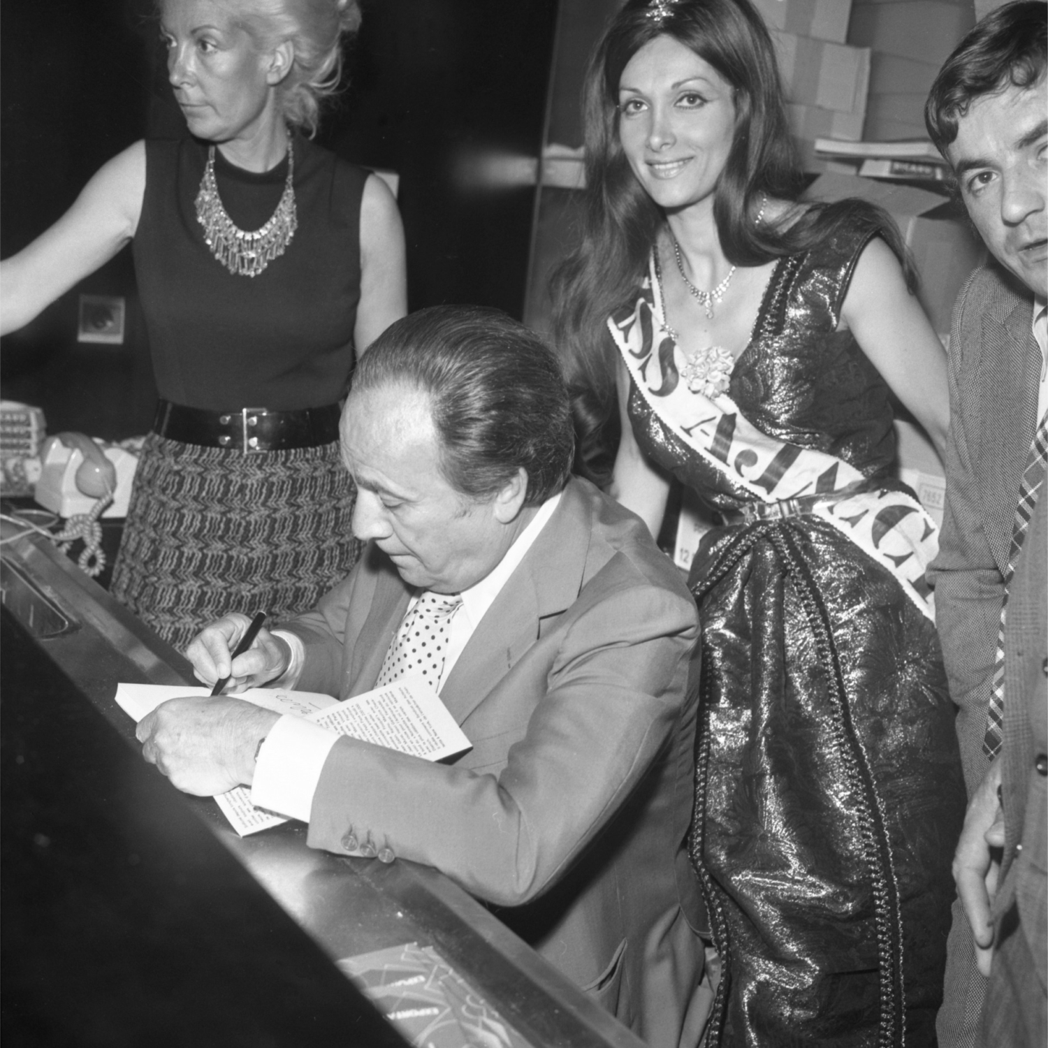1975.05.24TinoMontparnasse002