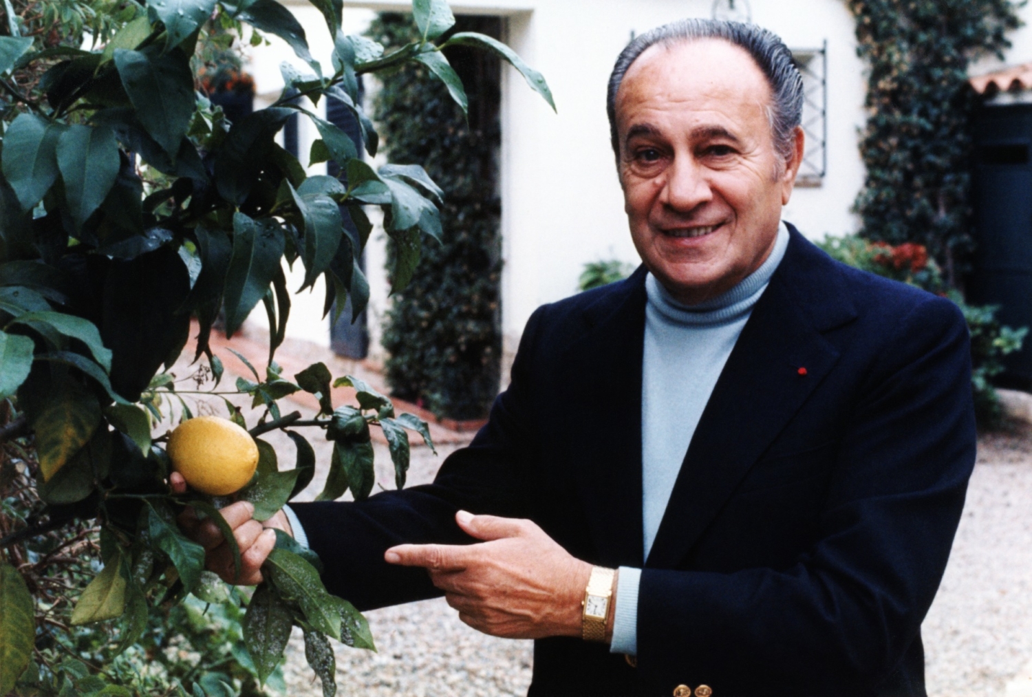 1977ApproxTinoRossiAuScudoPresDeSesCitroniers
