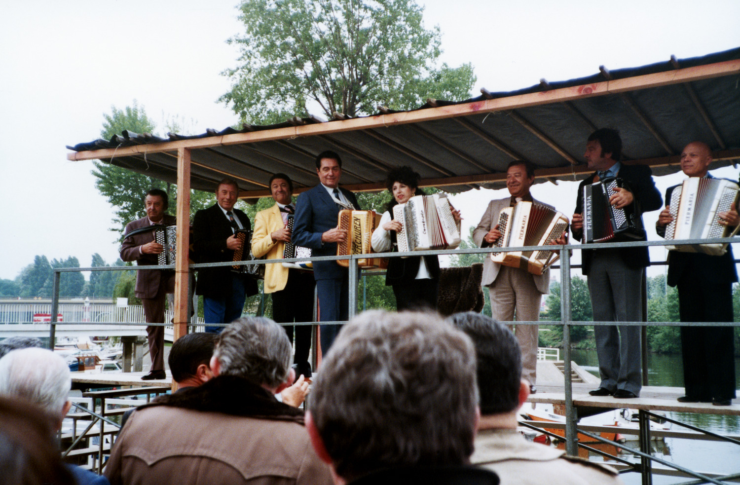 1984.05.22InaugurationSquareTinoRossiS2Num009