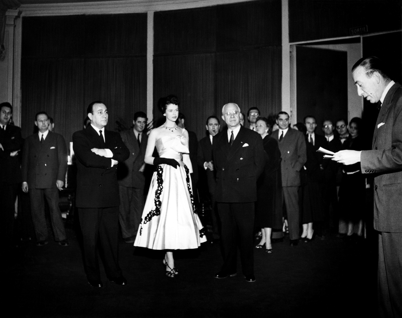 1953.01.29SecondeCeremonieChevalierLegionHonneurTinoRossiNum001