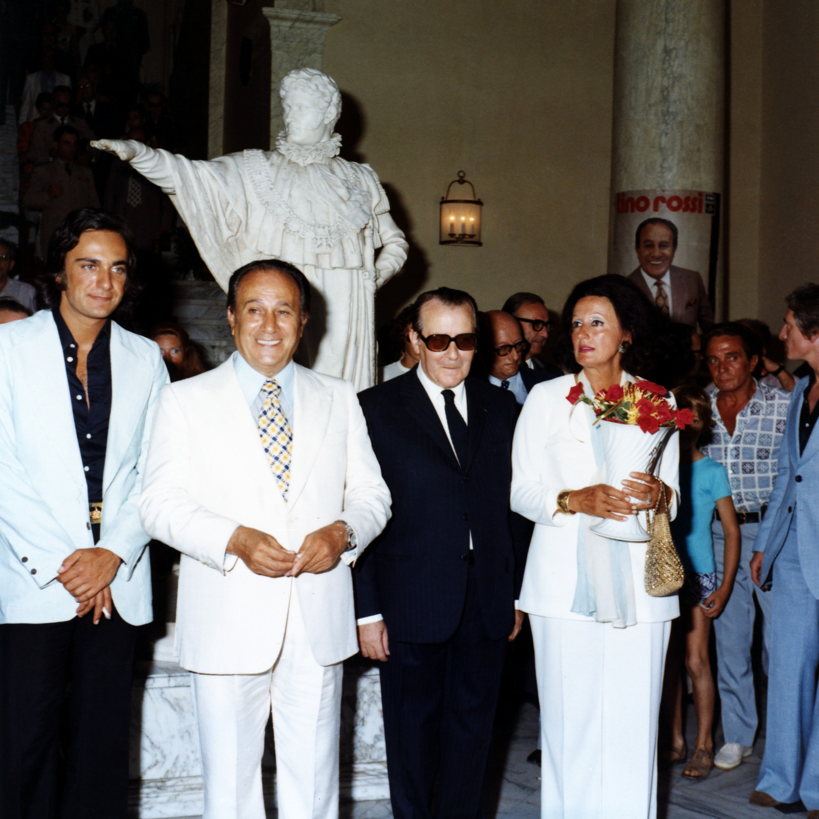 1973.08.14FamilleTinoRossiPascalRossiniHallMairieAjaccioNum001