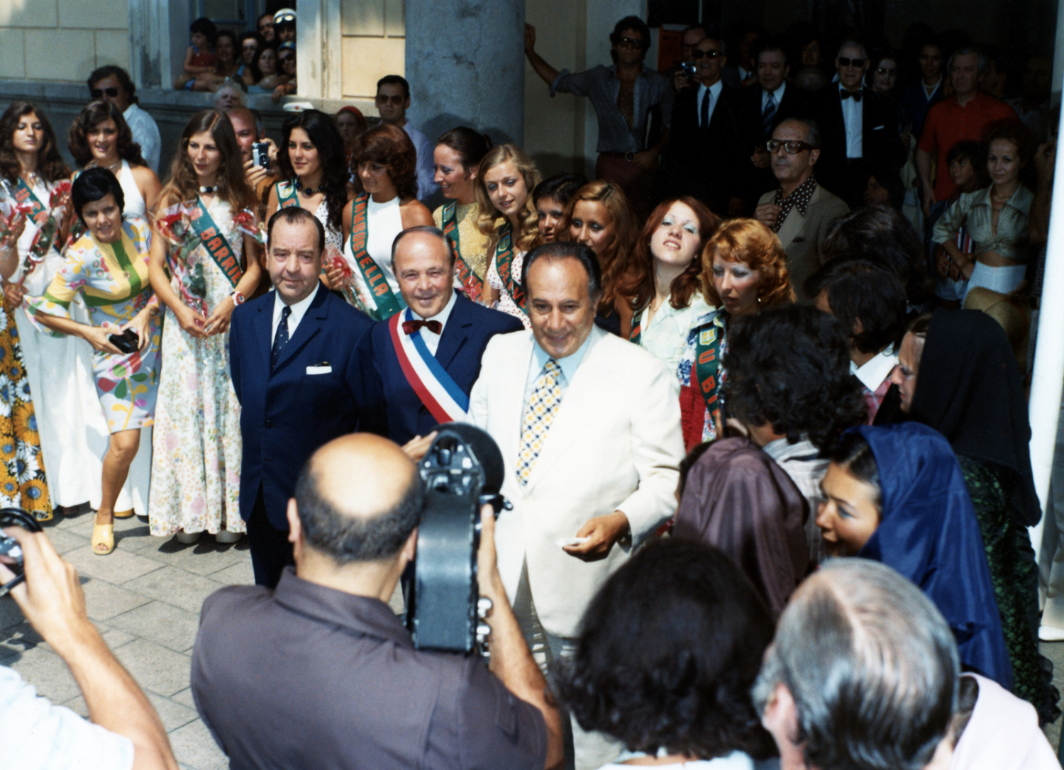 1973.08.14TinoRossiCeremonieMairieAjaccioNestyFischerNum015
