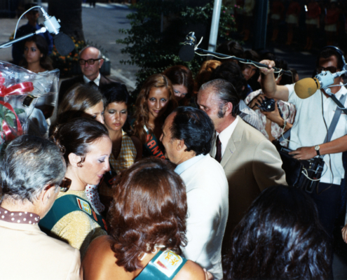 1973.08.14TinoRossiCeremonieMairieAjaccioNestyFischerNum020