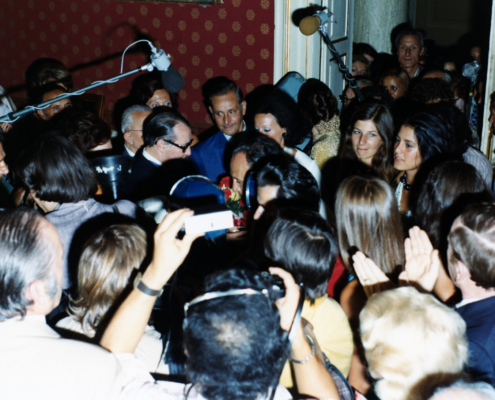 1973.08.14TinoRossiCeremonieMairieAjaccioNestyFischerNum034
