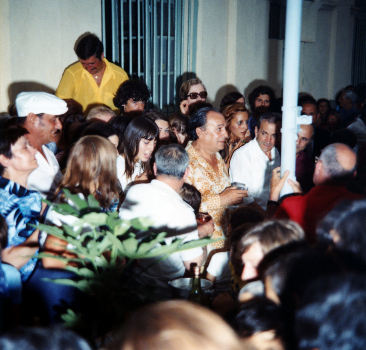 1973.08.14TinoRossiCoursdHonneurPalaisFeschSerieOswaldoNum004