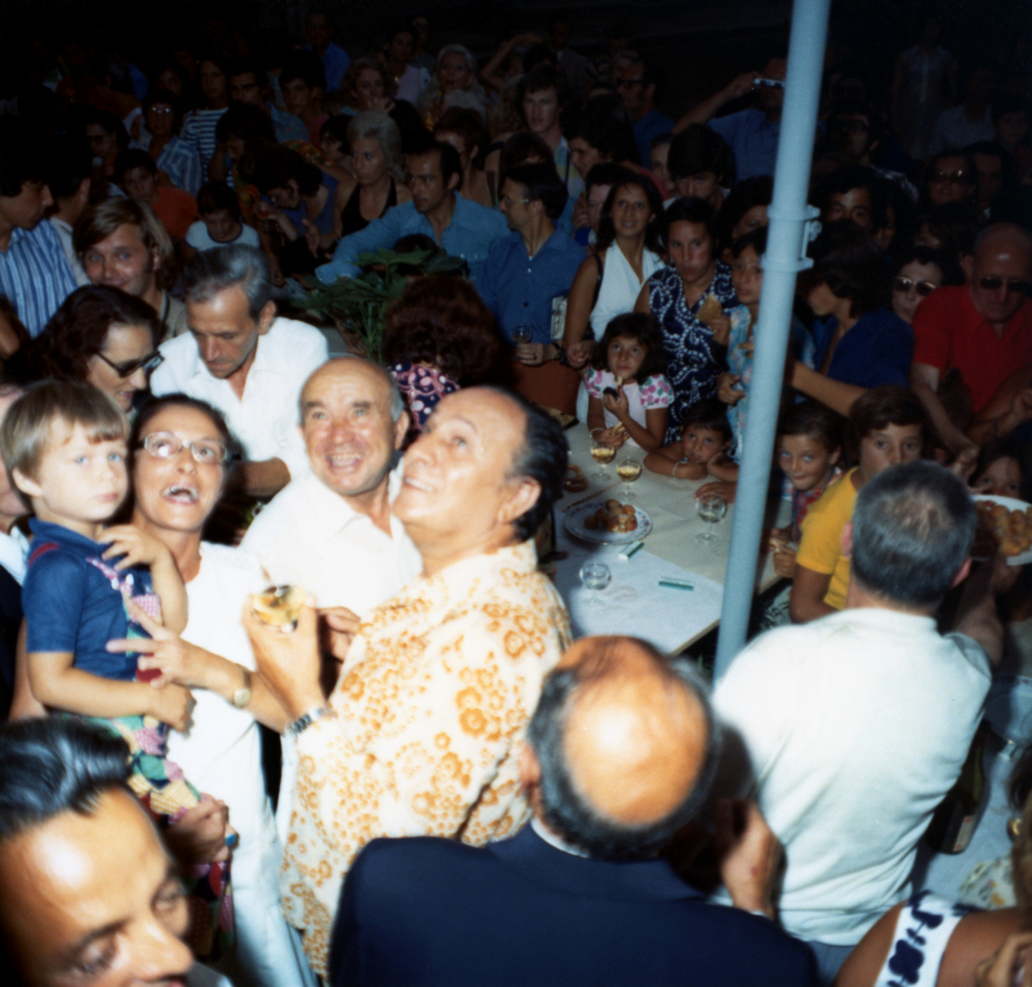 1973.08.14TinoRossiCoursdHonneurPalaisFeschSerieOswaldoNum005
