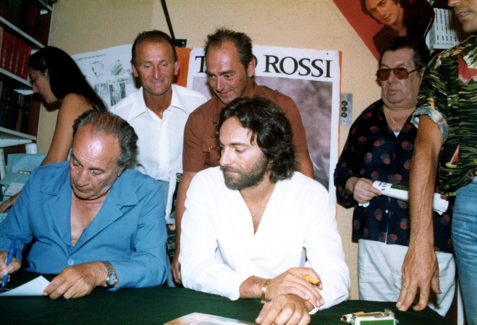1980.08.12TinoRossiLibrairieHachetteAjaccio23