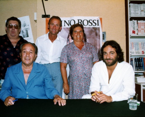 1980.08.12TinoRossiLibrairieHachetteAjaccio34