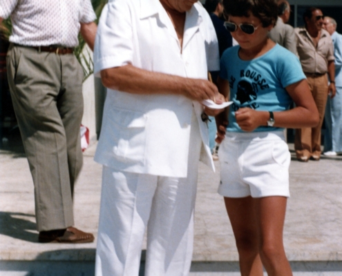 1980.08.15TinoRossiPromenadeAjaccio01