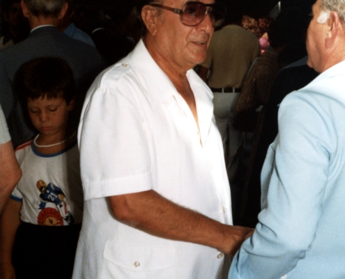 1980.08.15TinoRossiPromenadeAjaccio02