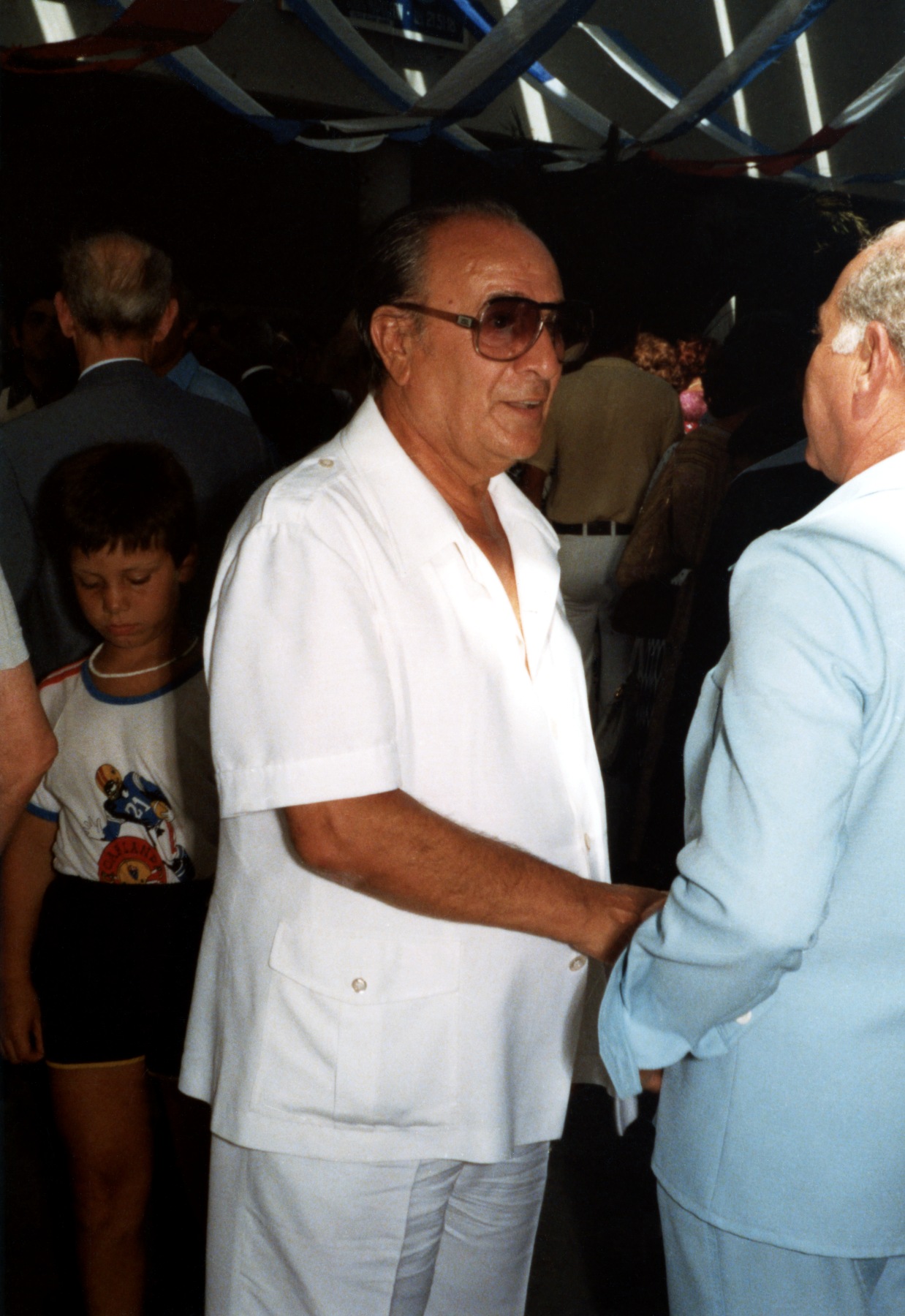 1980.08.15TinoRossiPromenadeAjaccio02