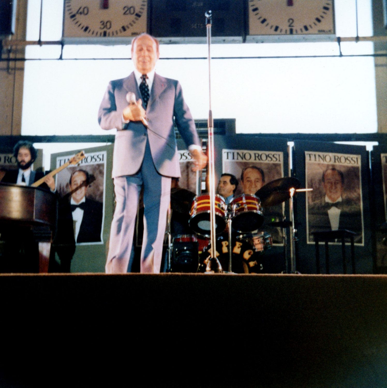 1981.11.08GalaTroyesTinoRossi-03