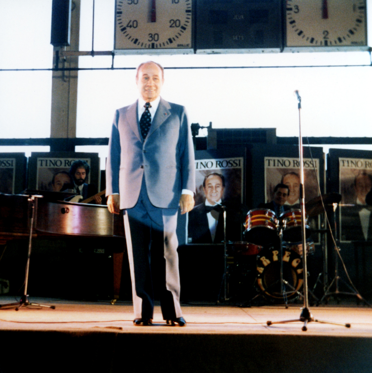 1981.11.08GalaTroyesTinoRossi-04