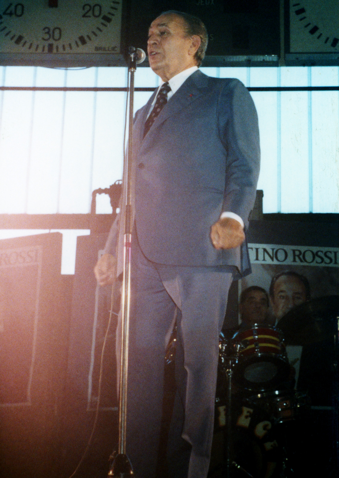 1981.11.08GalaTroyesTinoRossi-13