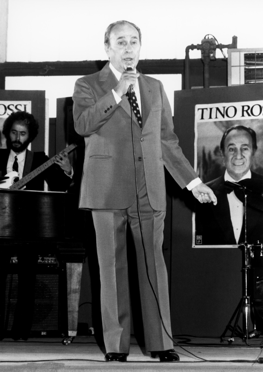 1981.11.08GalaTroyesTinoRossi-14